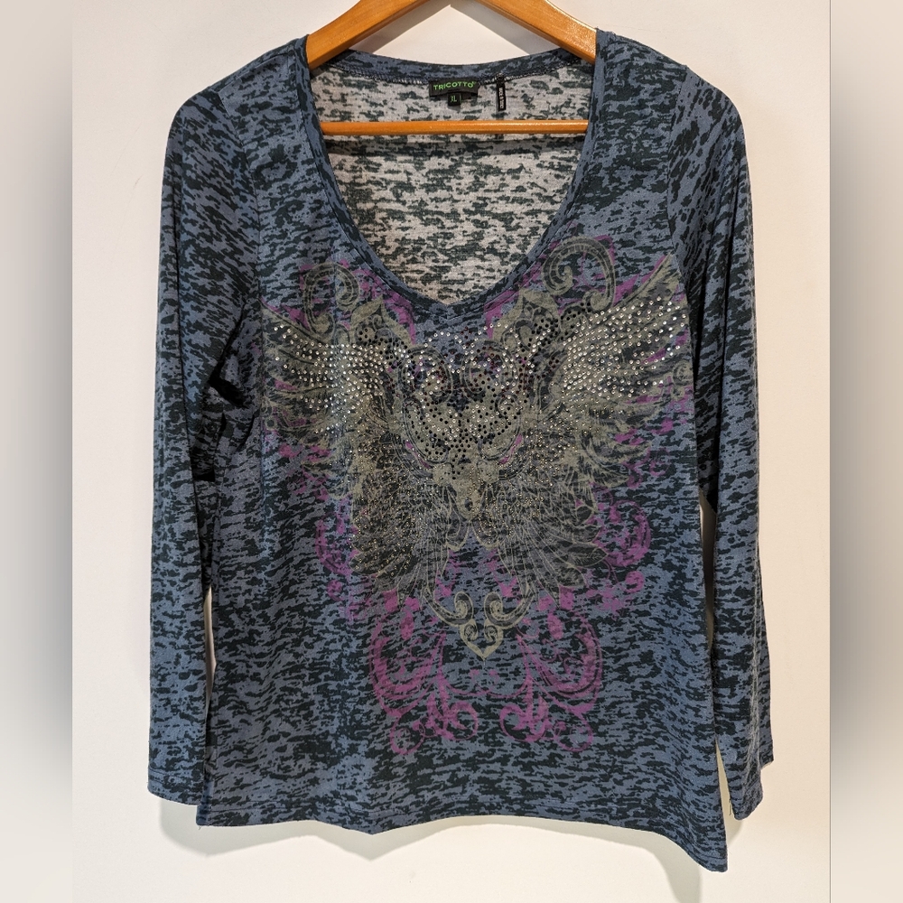 Tricotto V-Neck Long Sleeve Gem Detailed Shirt